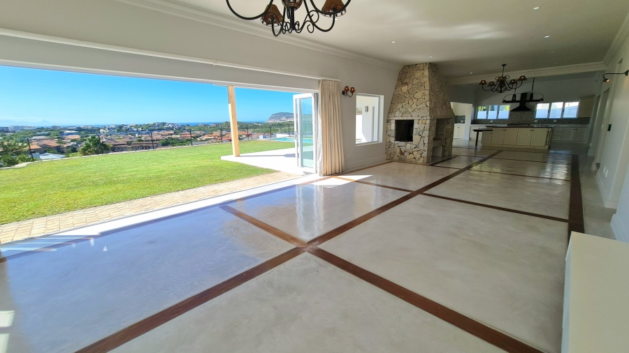 7 Bedroom Property for Sale in Whale Rock Western Cape